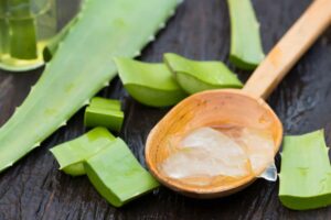 Suco de aloe vera em um recipiente